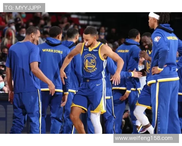 勇士与开拓者季前赛精彩对决展现新赛季球队实力与战术布局